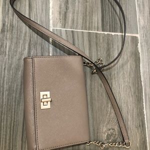 Small gray chain shoulder bag